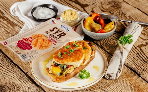 Opečený ovčí syr na panvici