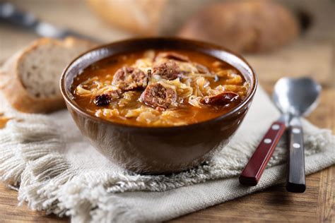 Servírovaná tradičná kapustnica