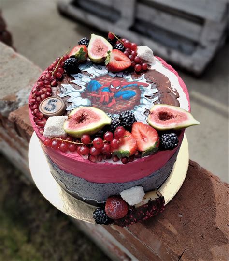 Ilustrácia torty s jedlým obrázkom