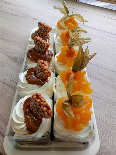 Ukážka rôznych orechových zákuskov