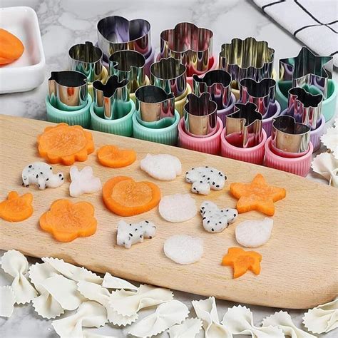 Ilustrácia rôznych veľkostí srdcových vykrajovačiek