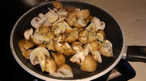 šampiňóny na panvici