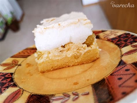 Koláč s rebarborou a snehom