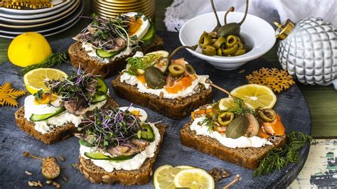 Lev si vychutnáva luxusné jedlo