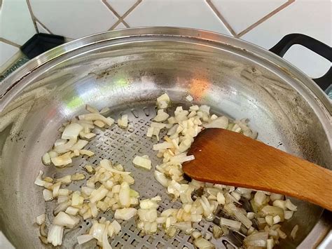 Restovanie cibule a zeleru