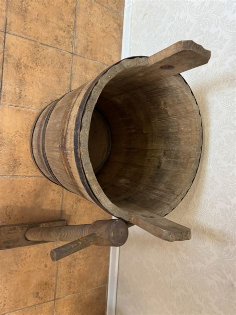 Tradičný drevený sud na kvasenie kapusty