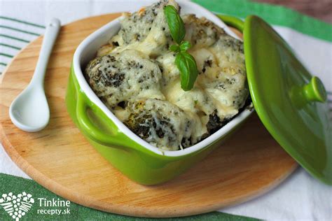 Hotová zapečená brokolica s jogurtom a bryndzou