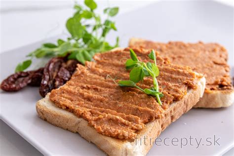 Nátierka zo sušených paradajok na pečive