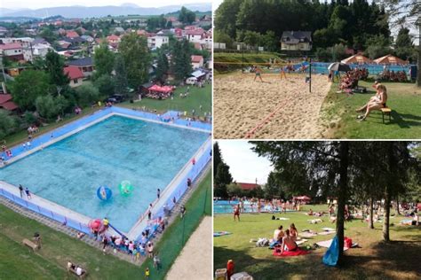 Osoba pijúca vodu pri bazéne počas horúceho dňa