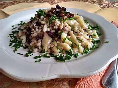 Ilustračná fotografia jedál z jačmenných krúp