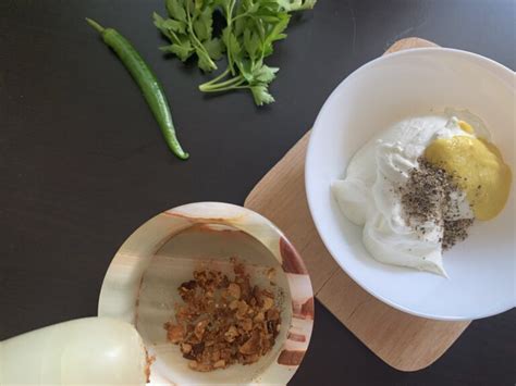 ilustrácia kyslej smotany v miske