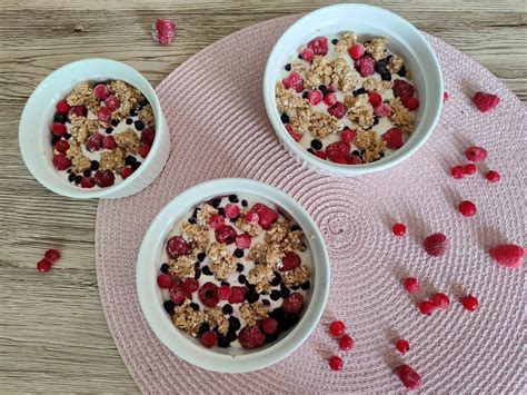 šľahačka v miske s ovocím