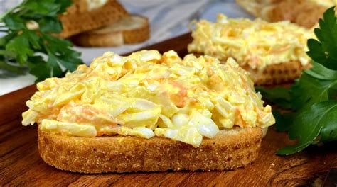 vajíčková nátierka s kúskami bielkov