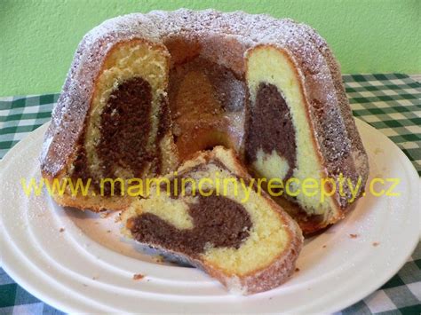 Hotová tvarohová bábovka s kakaem