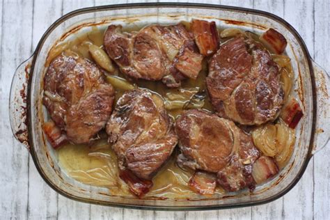 Pečená krkovička s medom a cibuľou