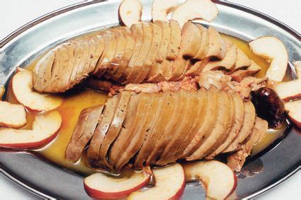 Husacia pečeň s jablkami a vínovou omáčkou