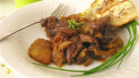 Servírovaná kuracia pečeň s jablkami