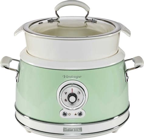 Pomalý hrniec s rôznymi ingredienciami