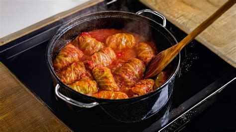 Ingrediencie na prípravu mäsovej plnky na holúbky
