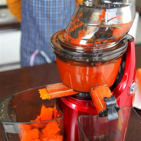 Vizualizácia rozdielu medzi odšťavovaním a smoothie