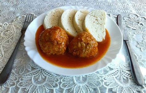 Mäsové guľky plnené syrom v omáčke