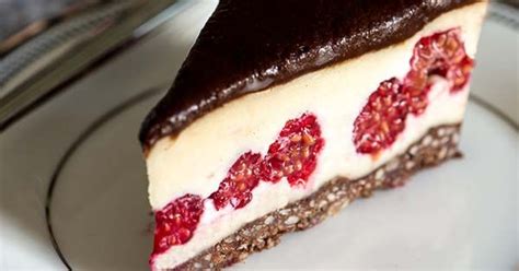 Torta s bielou a tmavou čokoládou