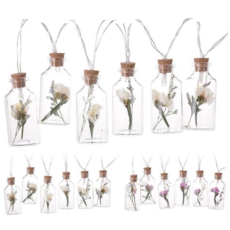 Rôzne druhy nápojov v sklenených nádobách