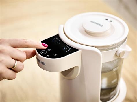 Prístroj MioMat na prípravu rastlinného mlieka