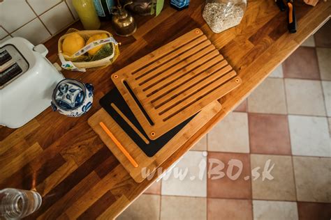 Ilustrácia rôznych typov drevených dosiek na krájanie