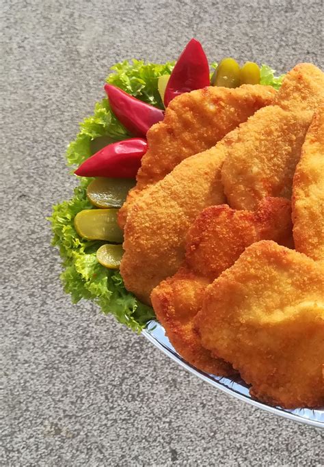 Ilustrácia vyprážaných kuracích rezňov