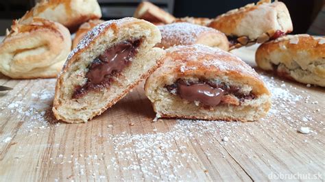 Ilustračné foto hotových rožkov plnených Nutellou