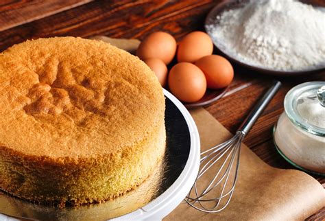 Ingrediencie na piškótové cesto a hruškovú plnku
