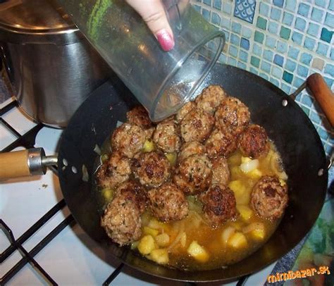 Opečené mäsové guľky pripravené na ďalšie varenie