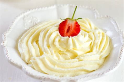 Šľahačkový krém s mascarpone a ovocím