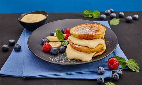 Proteínové lievance s tvarohom a lesným ovocím