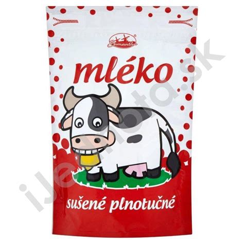 Deti jediace sušené mlieko z vrecka