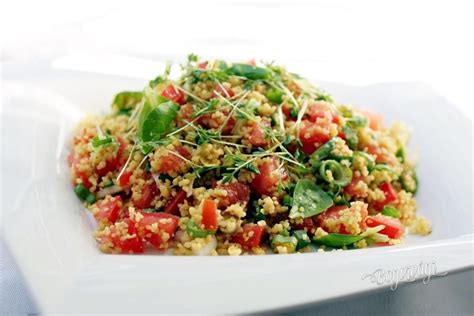 Príprava kuskusu zaliatím horúcou vodou