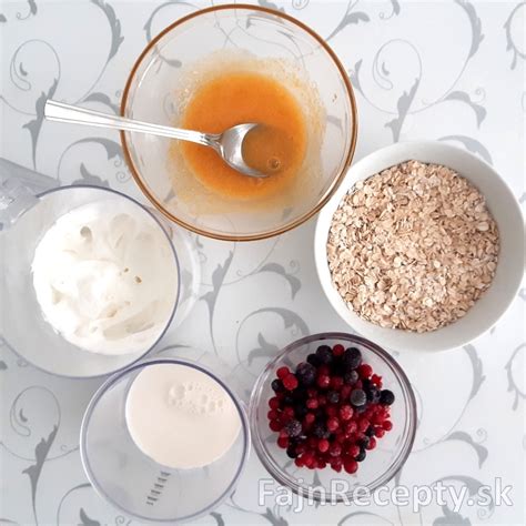 Ovsené vločky a suroviny na pečenie