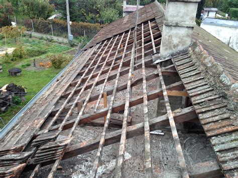 Fotografia moderných výrobných liniek na výrobu strešnej krytiny