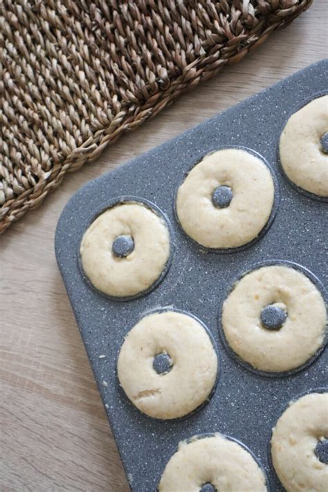 Upečené a zdobené donuty