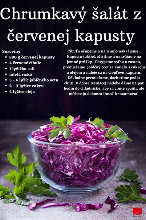 krájanie červenej kapusty na tenké prúžky
