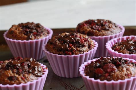 muffin s čokoládou a malinami
