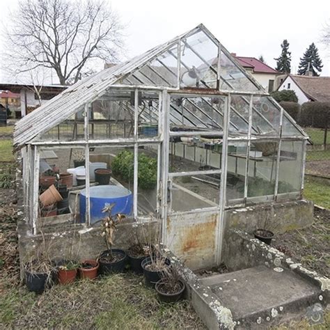 Fotografia bývalého baníka pracujúceho v skleníku