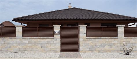 Ilustračná fotografia rôznych typov kanalizačných rúr a tvaroviek