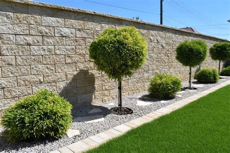 Infografika porovnávajúca životnosť rôznych typov kanalizačných potrubí