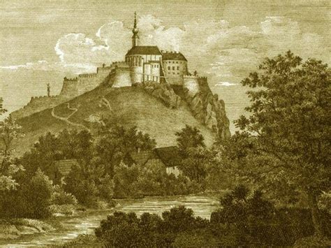 Fotografia zrúcaniny Šášovského hradu