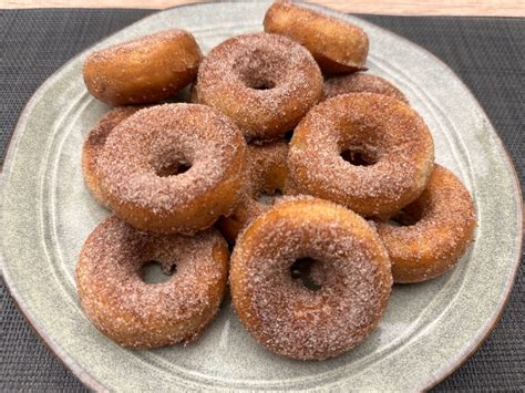 Pečené donuty rôzne zdobené