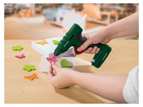 Tavná pištoľ a trblietavé náplne