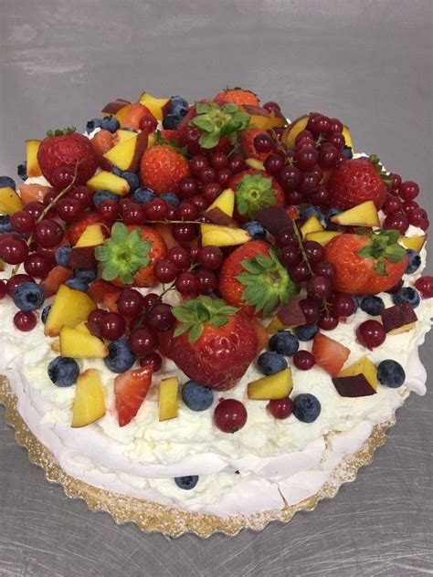 Čerstvé ovocie na tortu