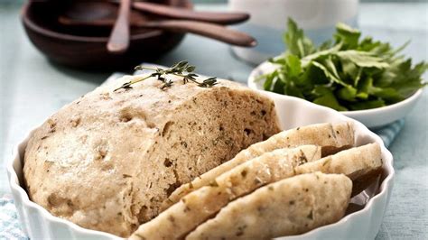 Špaldová knedľa pripravená na parenie